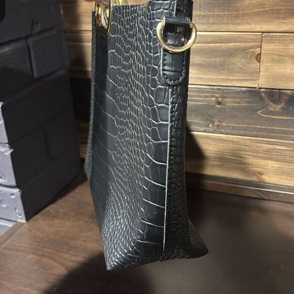 Black Reptile Textured Purse with Good Tone Top Handles Bag - Picture 7 of 7